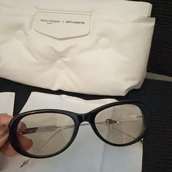Maison Margiela x Gentle Monster Black Oval Sunnies – Viral Look main image 12